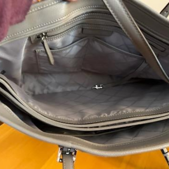 Michael Kors large tote and wallet - Picture 4 of 11